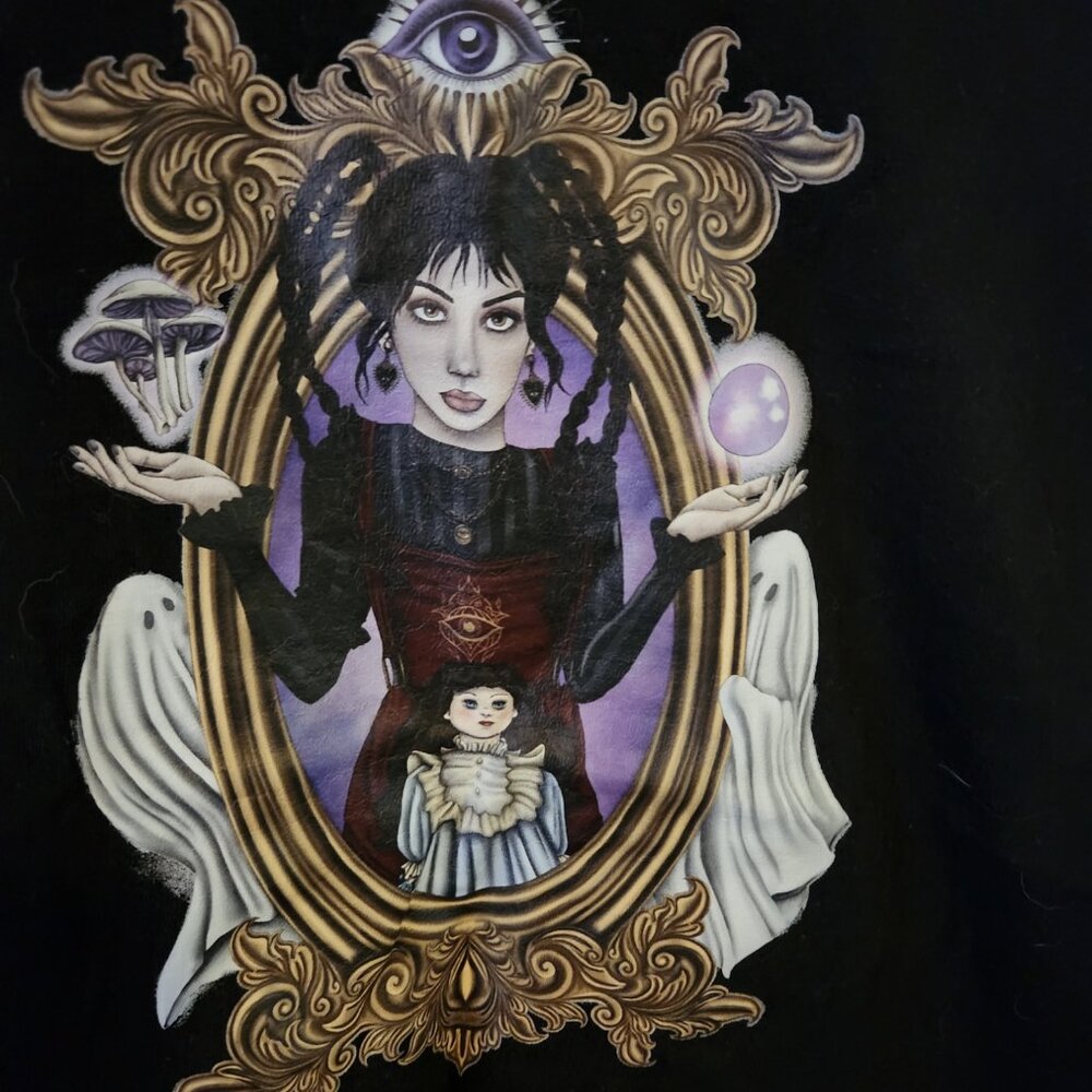 Kelsi Davies Unisex T-shirt - Size Medium